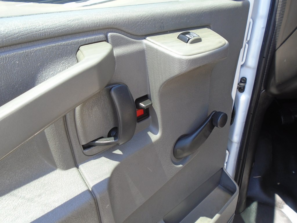 2017 GMC Savana Image 10