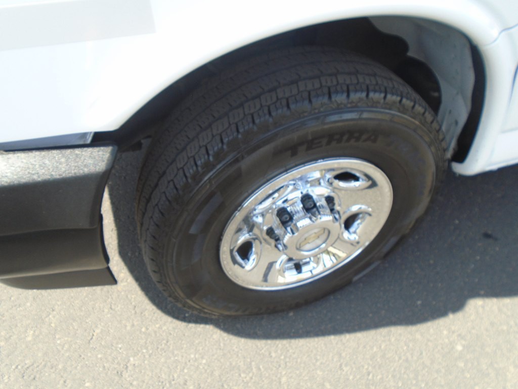 2022 Chevrolet Express Image 25