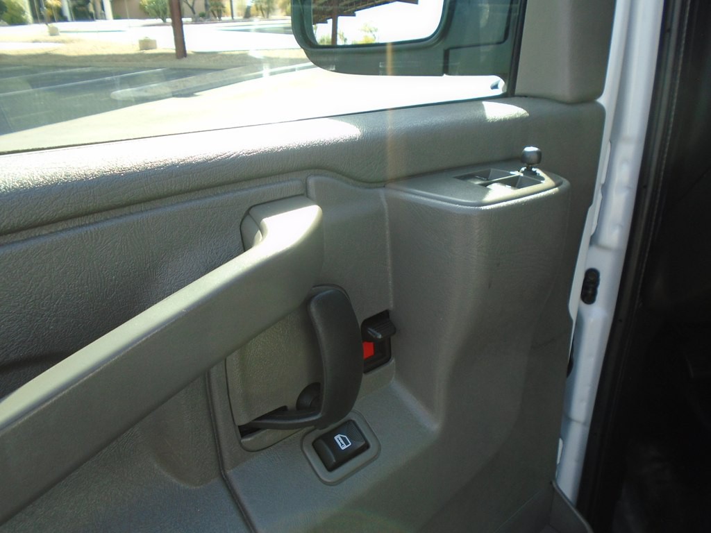 2022 Chevrolet Express Image 28