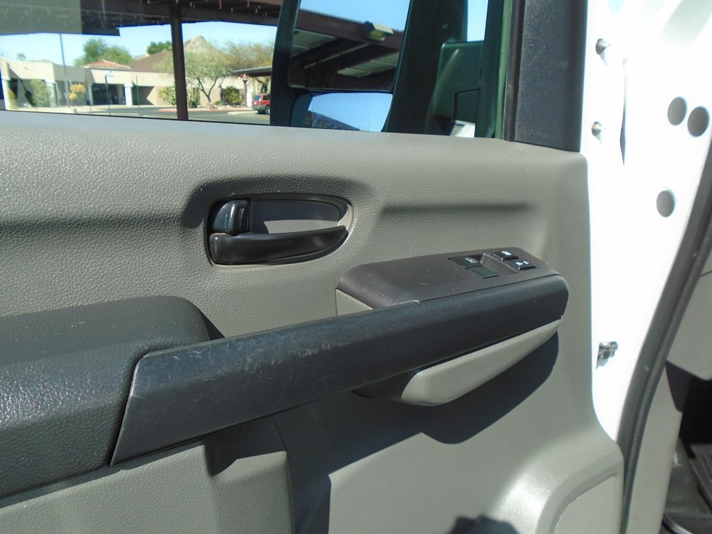2019 Nissan NV Image 11