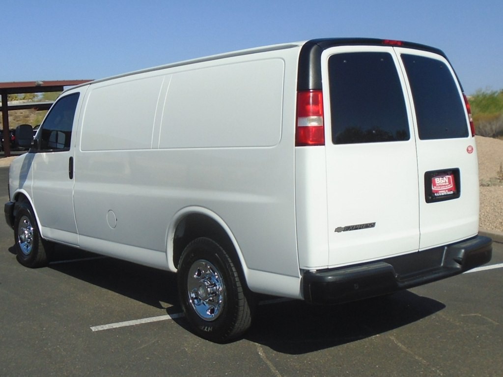 2019 Chevrolet Express Image 3