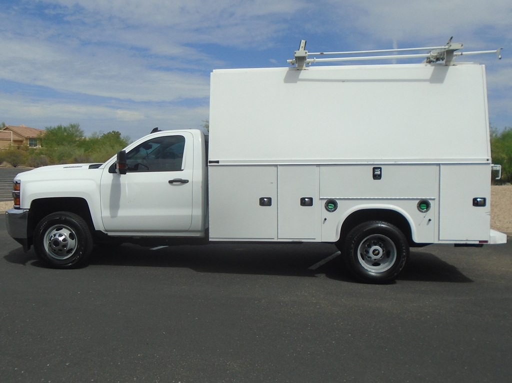 2018 Chevrolet Silverado 1500 Image 2