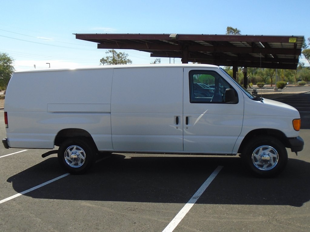 2004 Ford Econoline Image 6