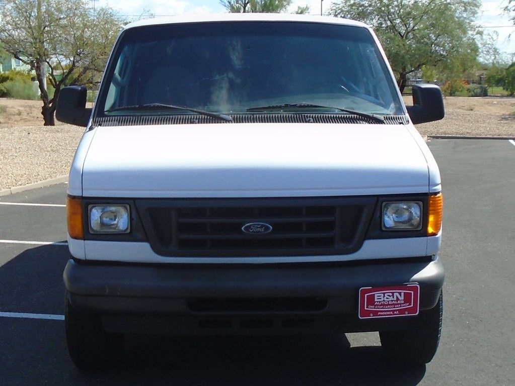 2004 Ford Econoline Image 8