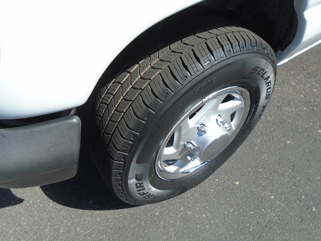2004 Ford Econoline Image 9