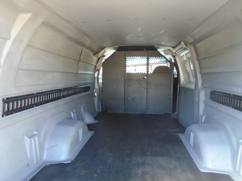 2004 Ford Econoline Image 10