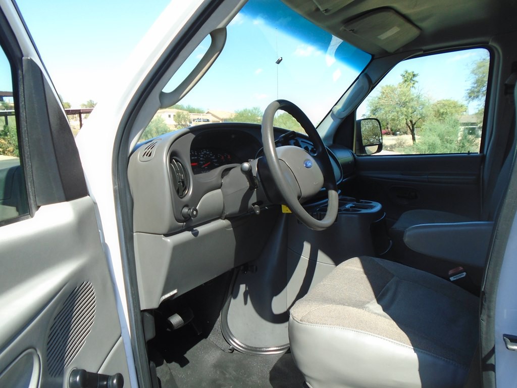 2004 Ford Econoline Image 12