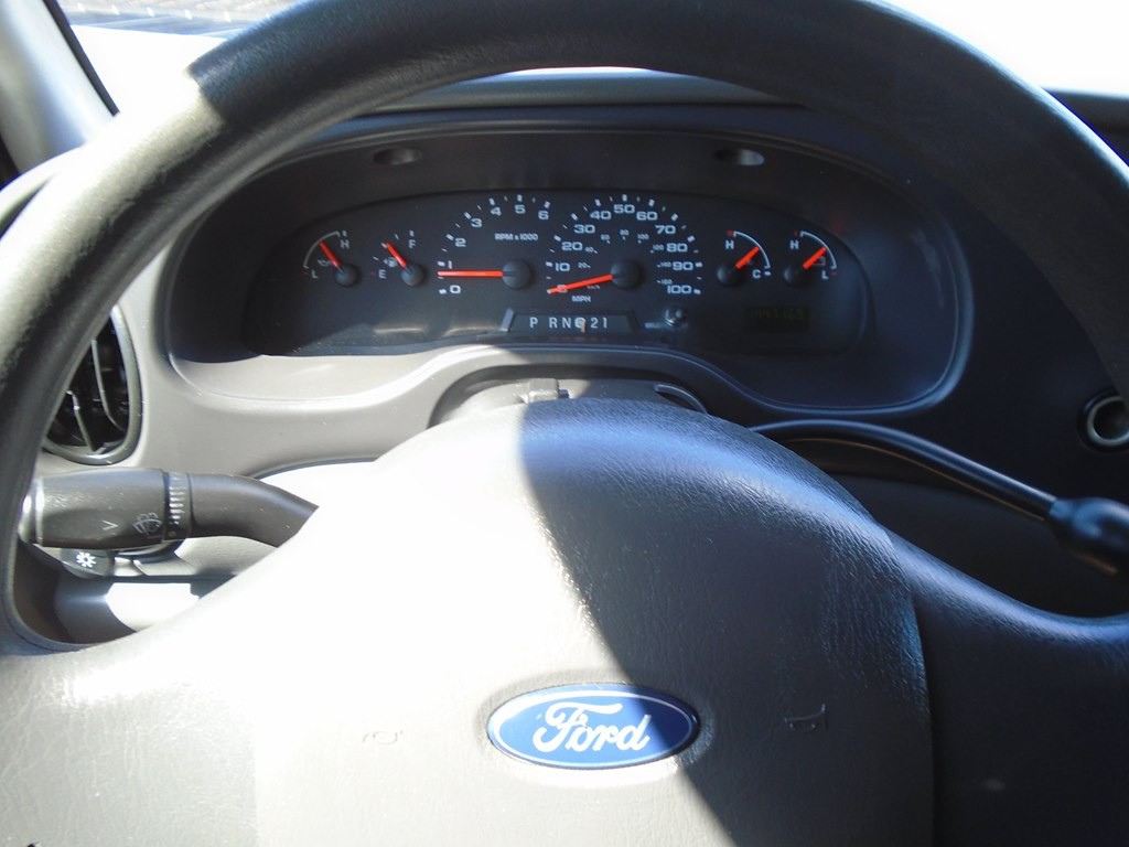 2004 Ford Econoline Image 14