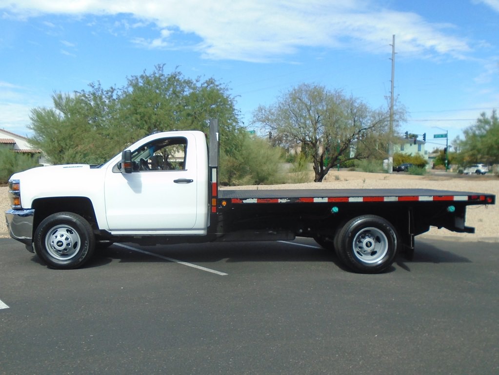 2018 Chevrolet Silverado 1500 Image 2