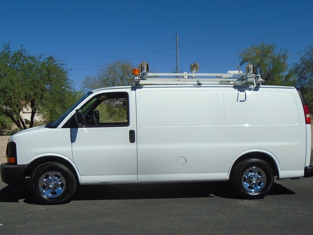 2008 Chevrolet Express Image 2