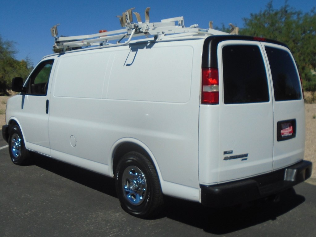 2008 Chevrolet Express Image 3