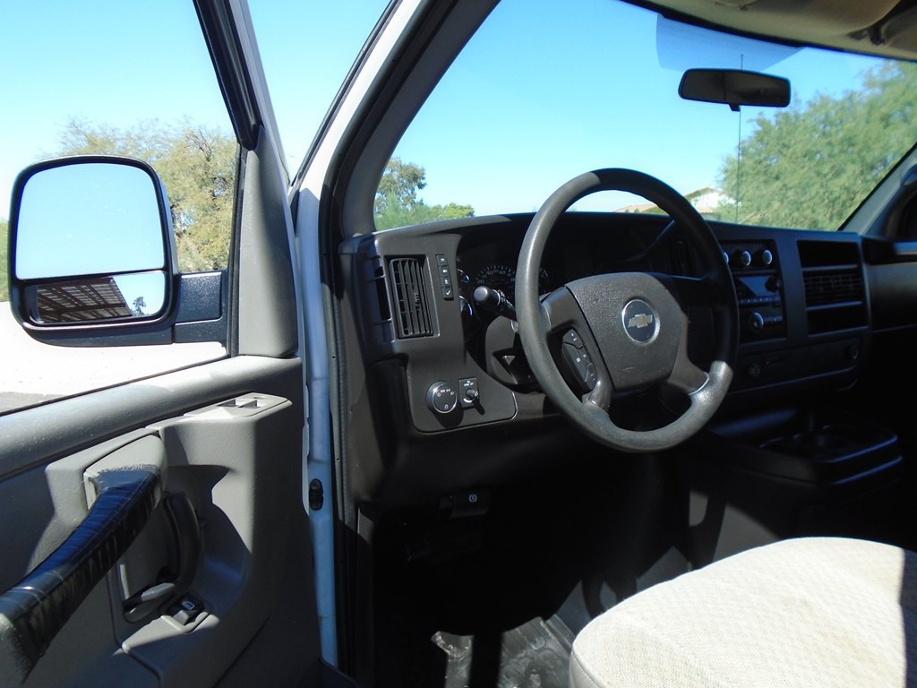 2008 Chevrolet Express Image 10