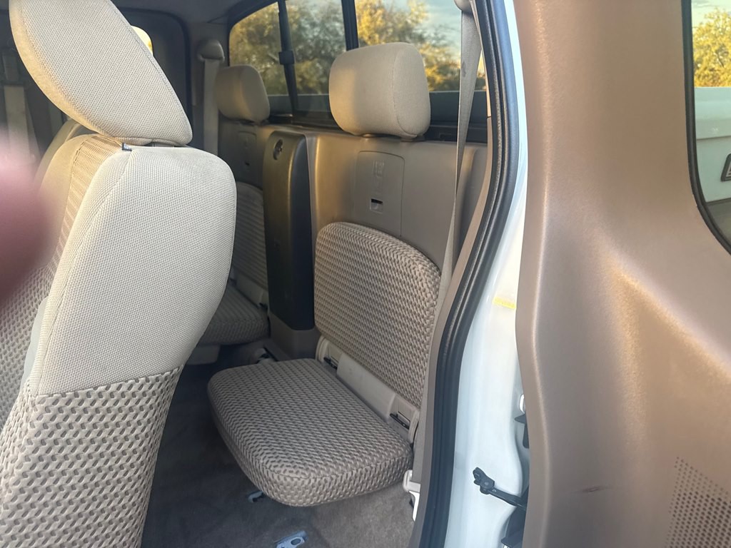 2014 Nissan Frontier Image 9