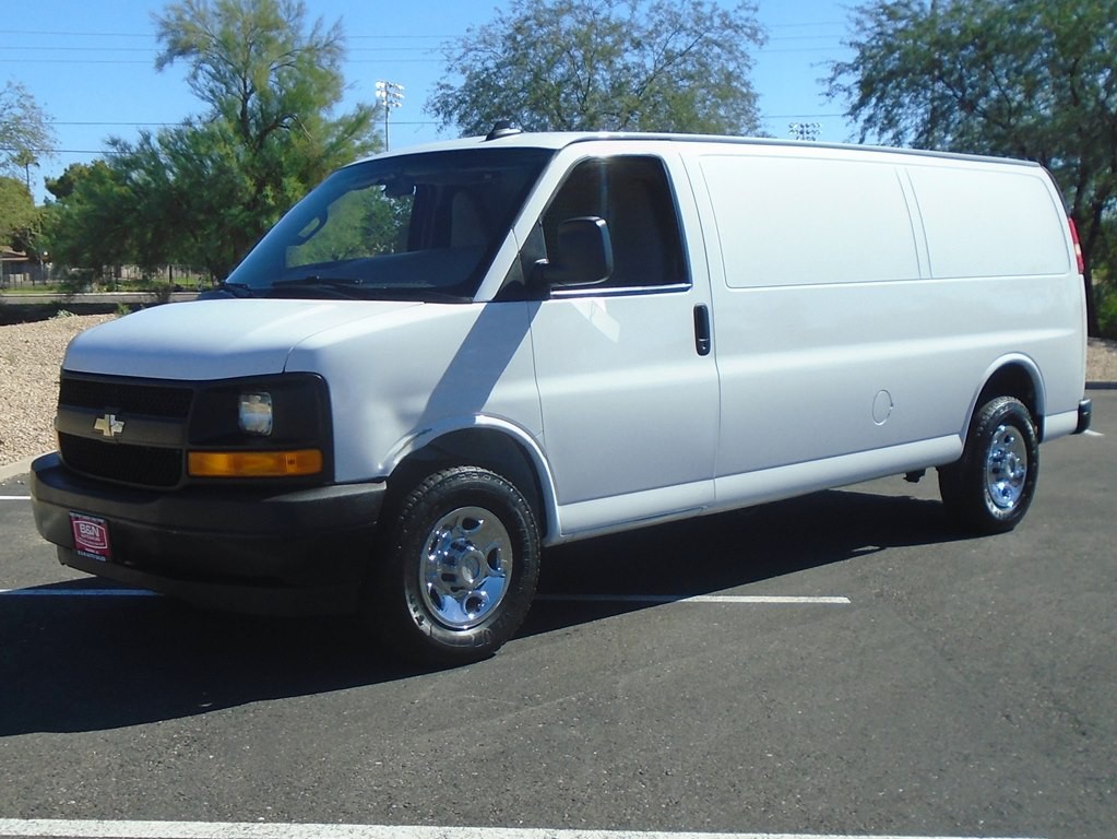 2017 Chevrolet Express Image 1