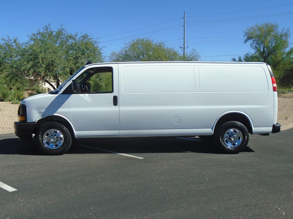 2017 Chevrolet Express Image 2