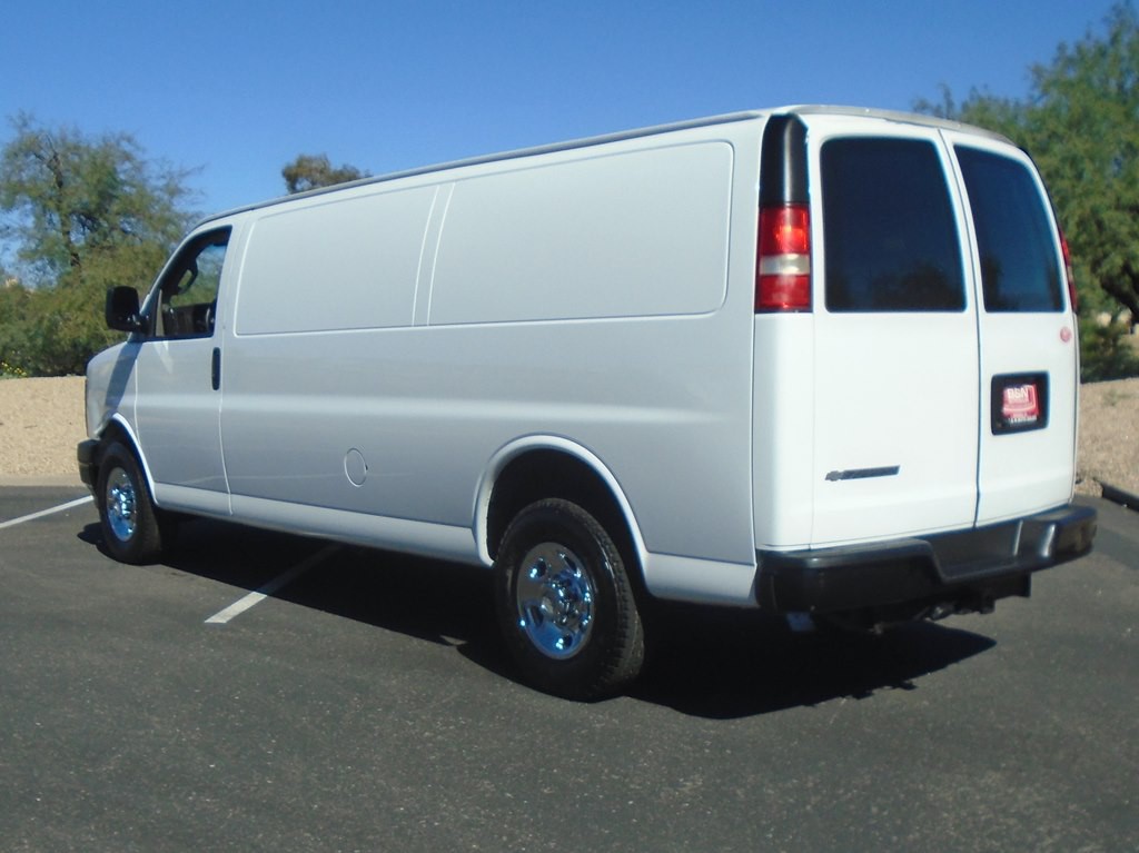 2017 Chevrolet Express Image 3