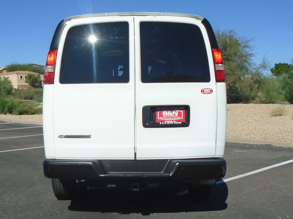 2017 Chevrolet Express Image 4