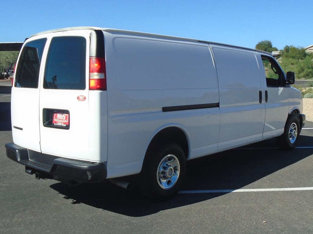 2017 Chevrolet Express Image 5