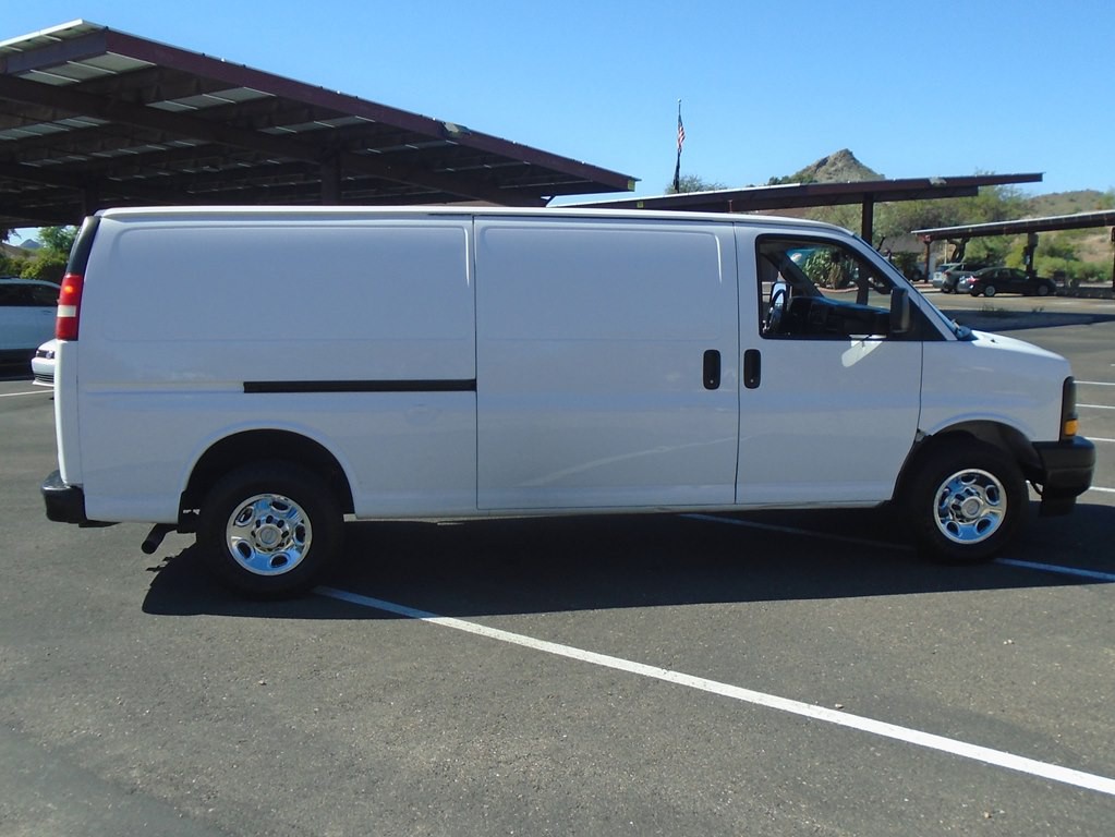 2017 Chevrolet Express Image 6