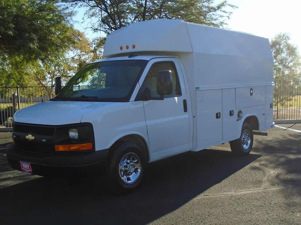 2016 Chevrolet Express Image 1