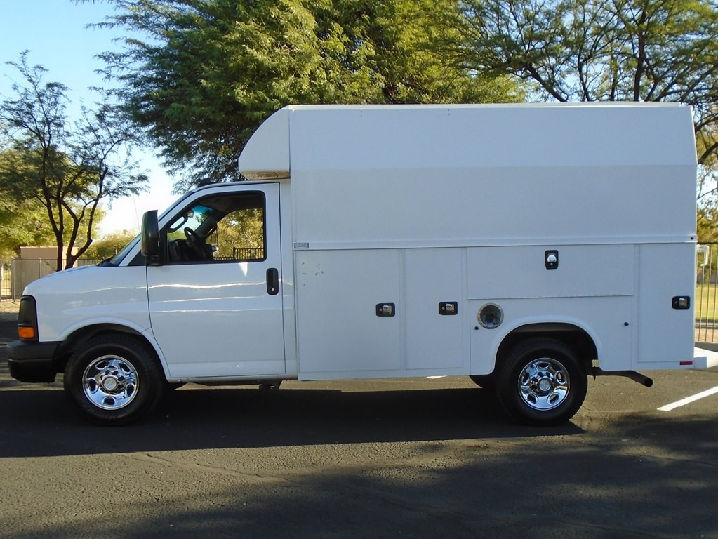 2016 Chevrolet Express Image 2
