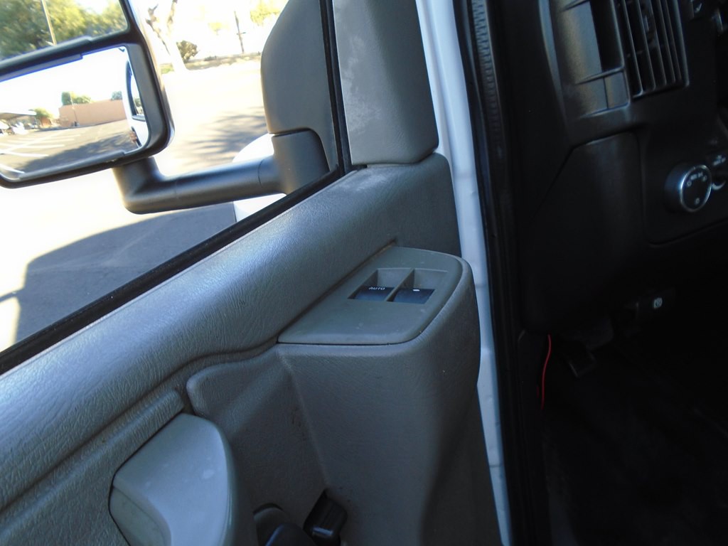 2016 Chevrolet Express Image 9