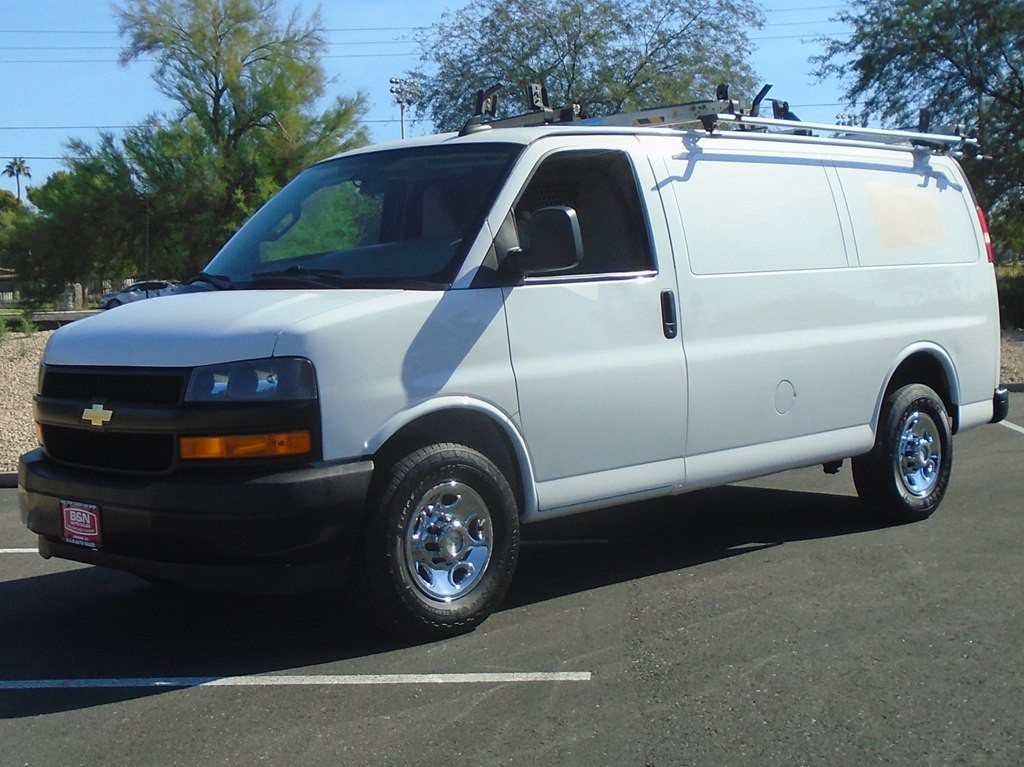 2018 Chevrolet Express Image 1