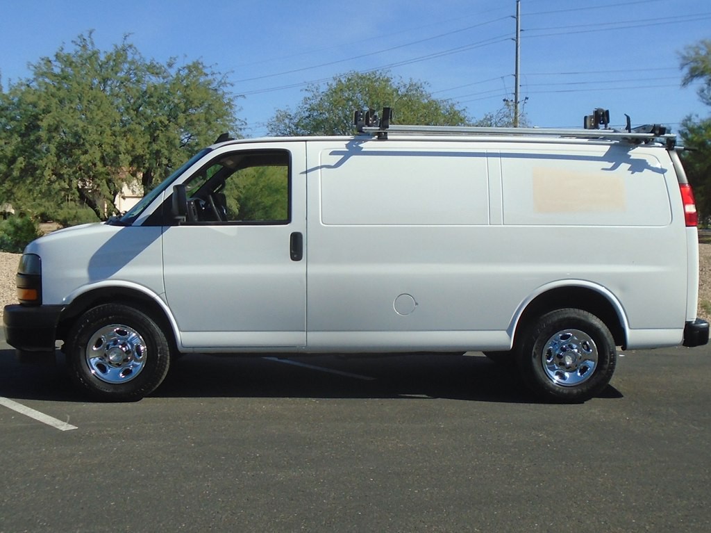 2018 Chevrolet Express Image 2