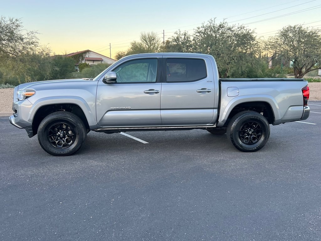2019 Toyota Tacoma Image 2