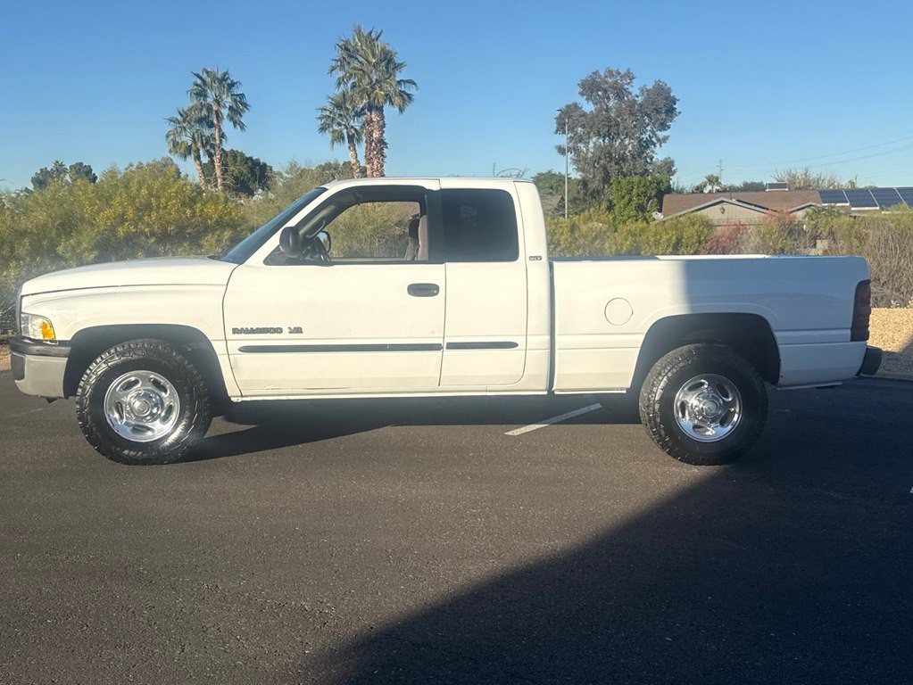 2001 Dodge Ram 2500 Image 2