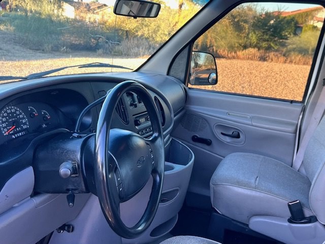 1999 Ford Econoline Image 9