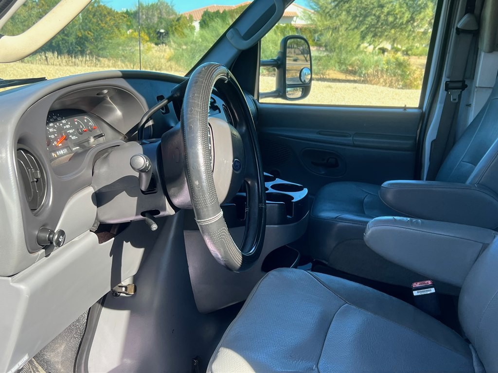 2006 Ford Econoline Image 22