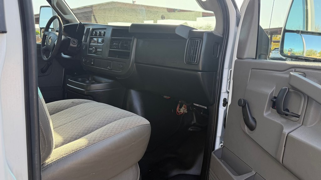 2017 Chevrolet Express Image 8