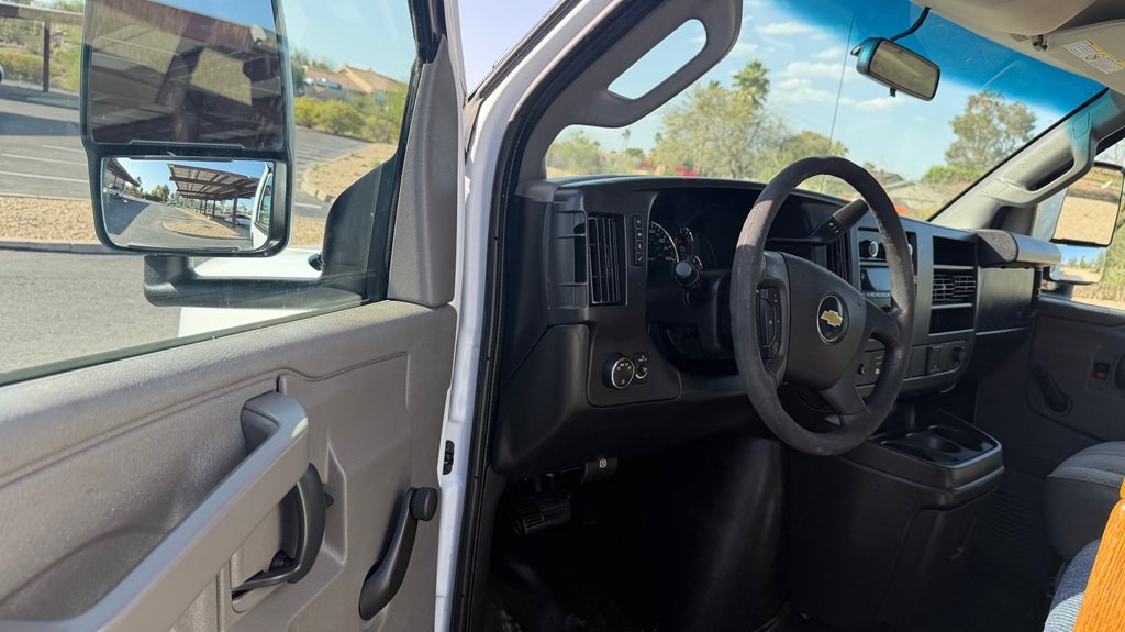 2017 Chevrolet Express Image 10