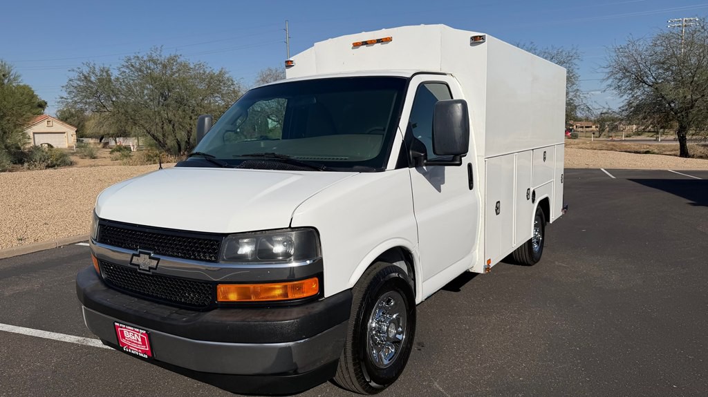 2017 Chevrolet Express Image 12