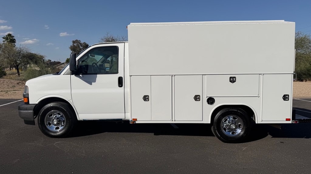 2017 Chevrolet Express Image 13