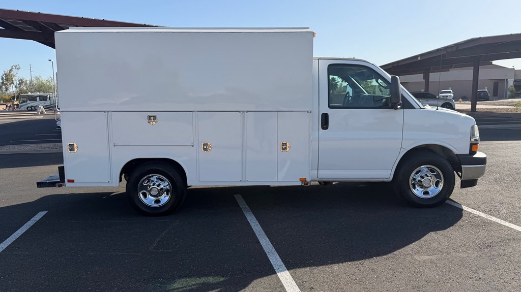 2017 Chevrolet Express Image 17