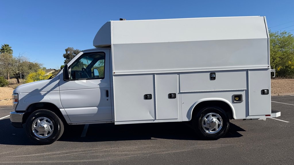 2018 Ford Econoline Image 2