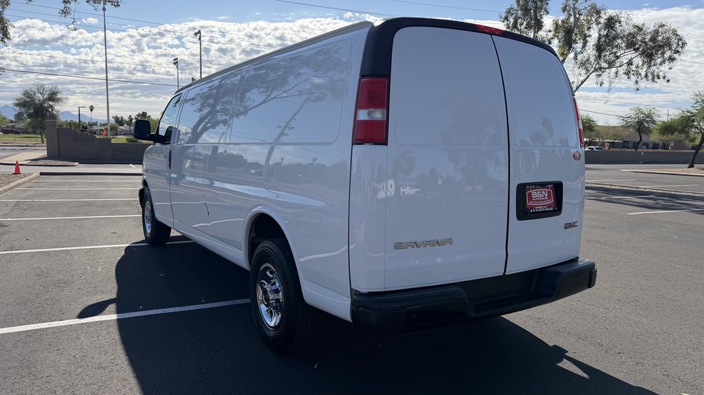 2022 GMC Savana Image 3