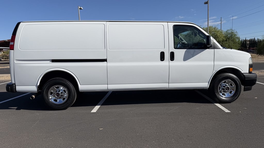 2022 GMC Savana Image 6
