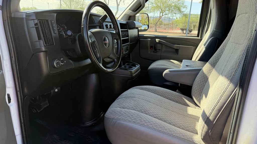 2022 GMC Savana Image 9