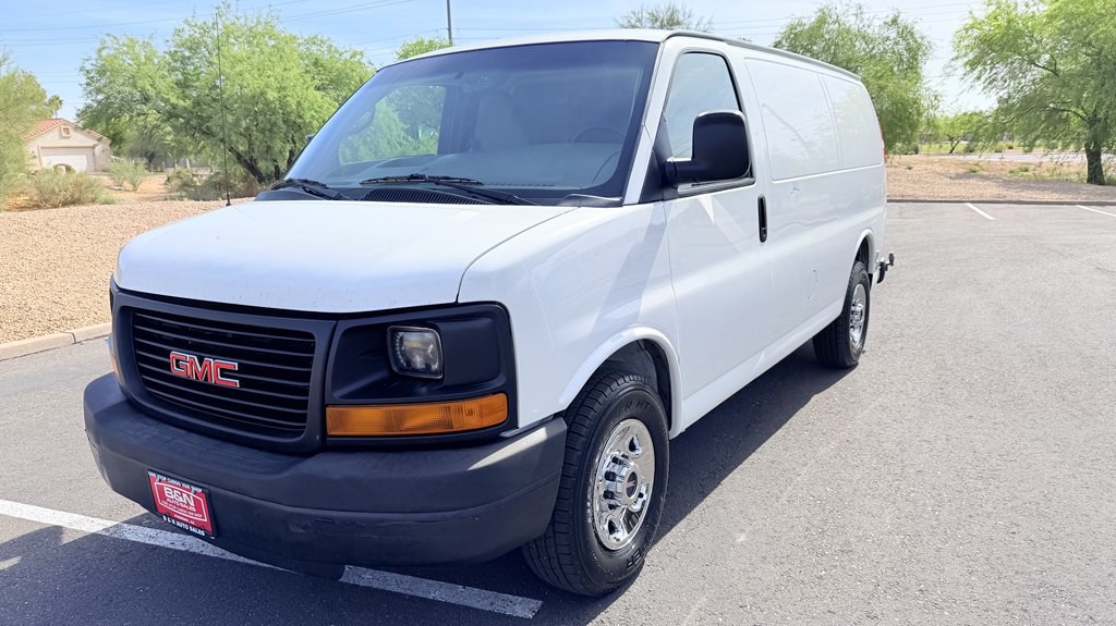 2015 GMC Savana Image 1