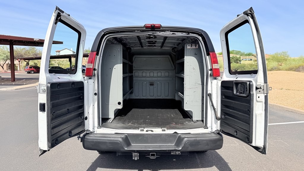 2015 GMC Savana Image 4