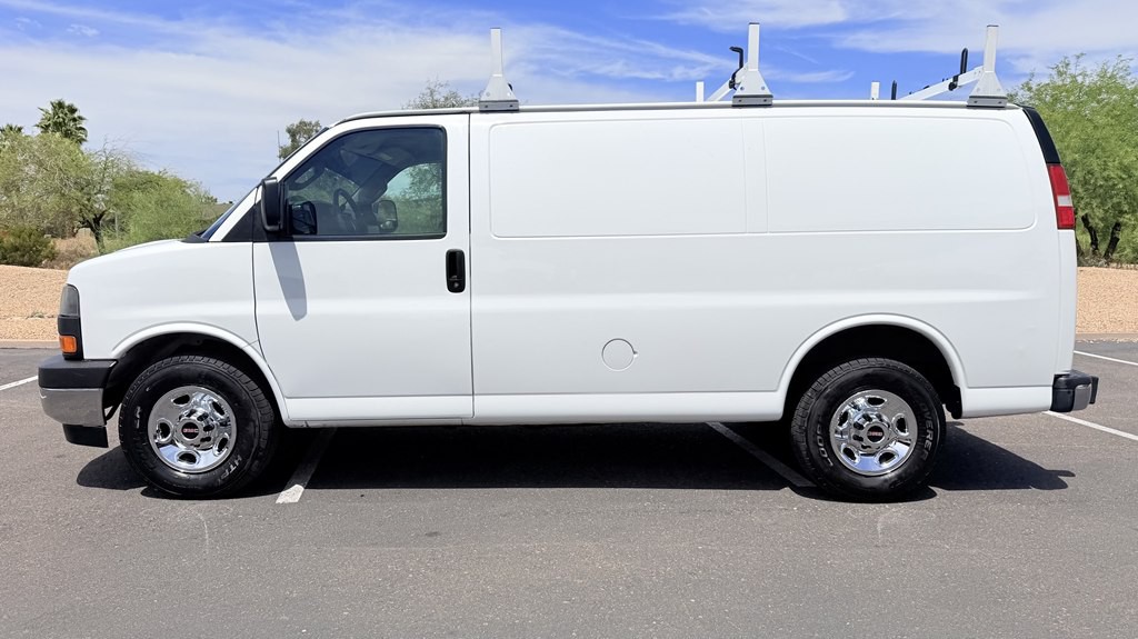2017 GMC Savana Image 2