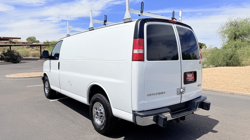 2017 GMC Savana Image 3