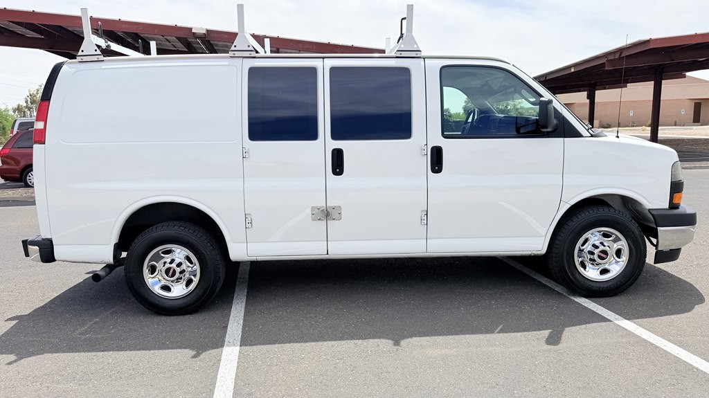 2017 GMC Savana Image 7