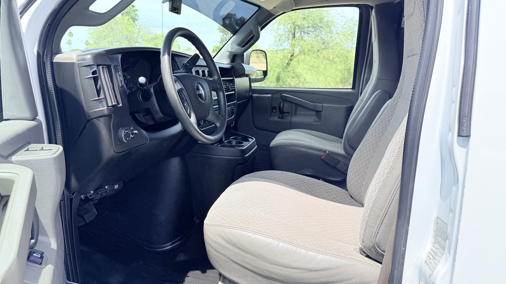 2017 GMC Savana Image 10