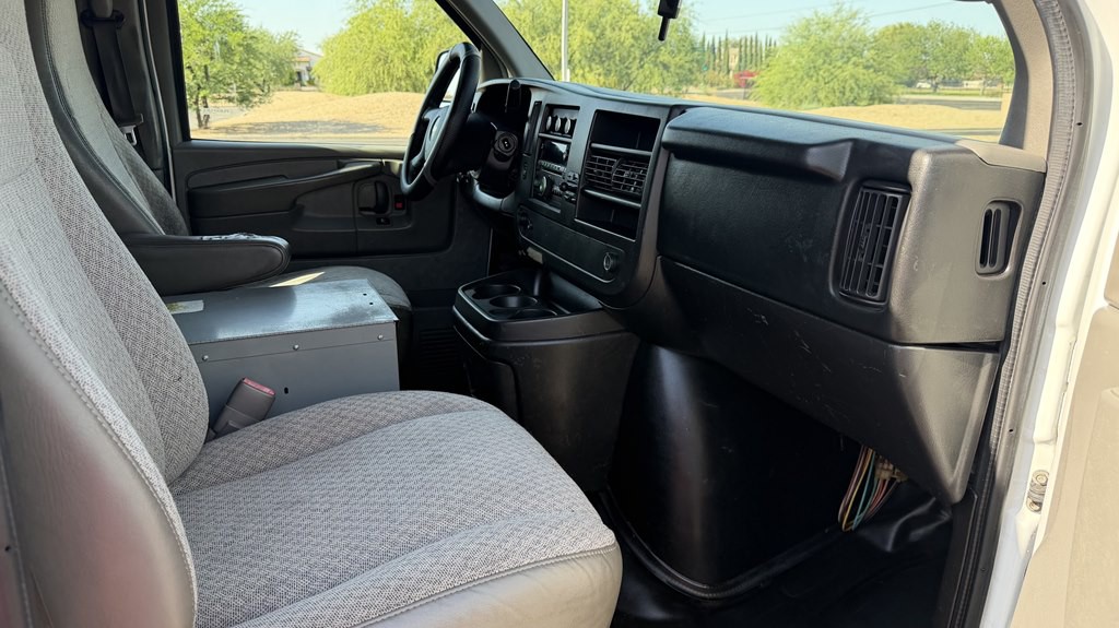 2013 Chevrolet Express Image 9