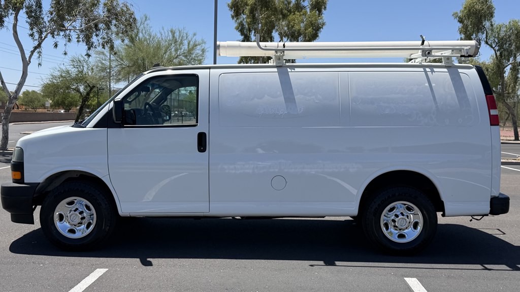 2018 Chevrolet Express Image 2