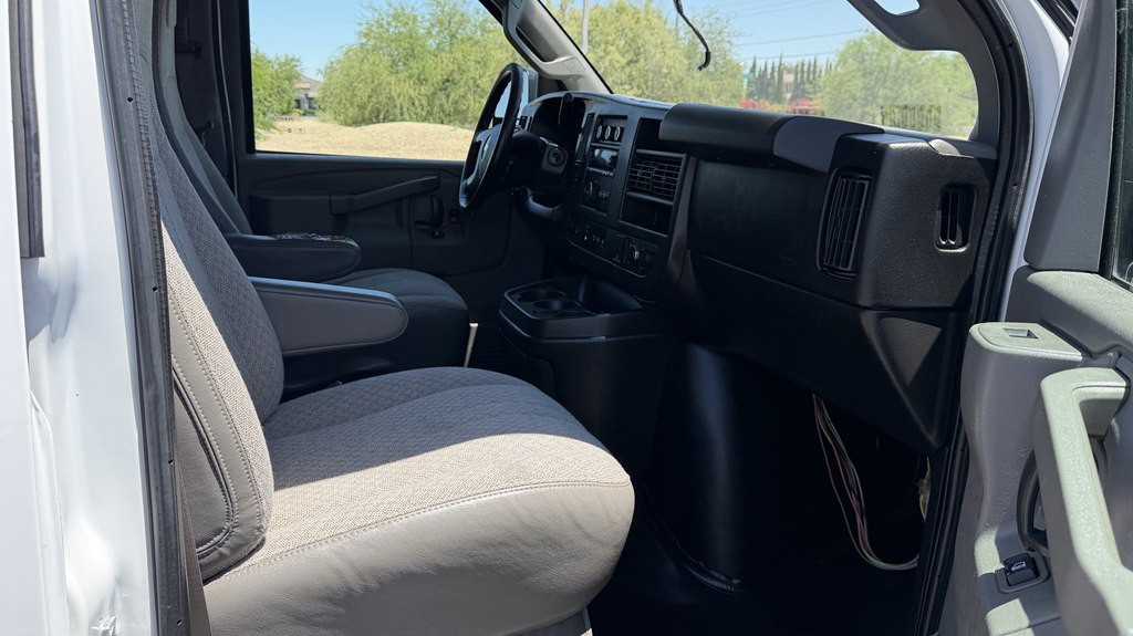 2018 Chevrolet Express Image 9